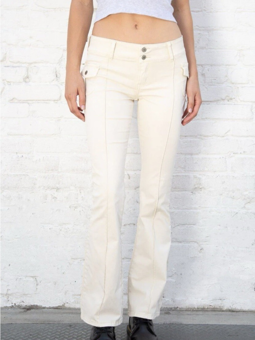Brandy Melville Agatha Low Rise Flare
Pant Khaki